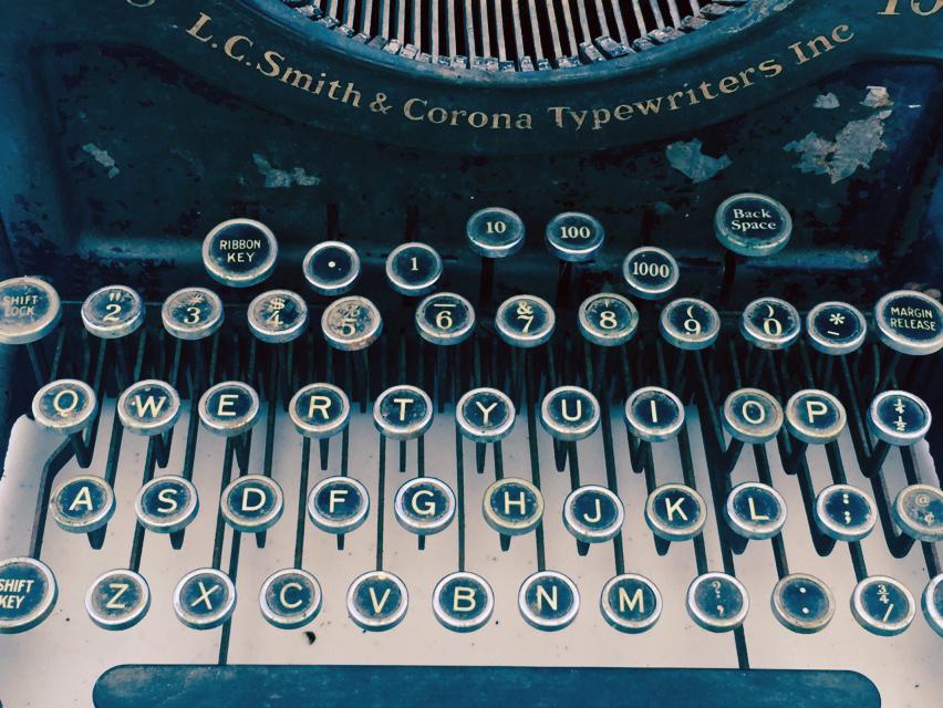 Antique Typewriter (with lettering)