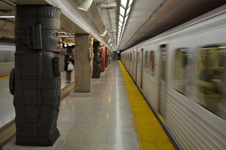 Museum Subway station, Toronto